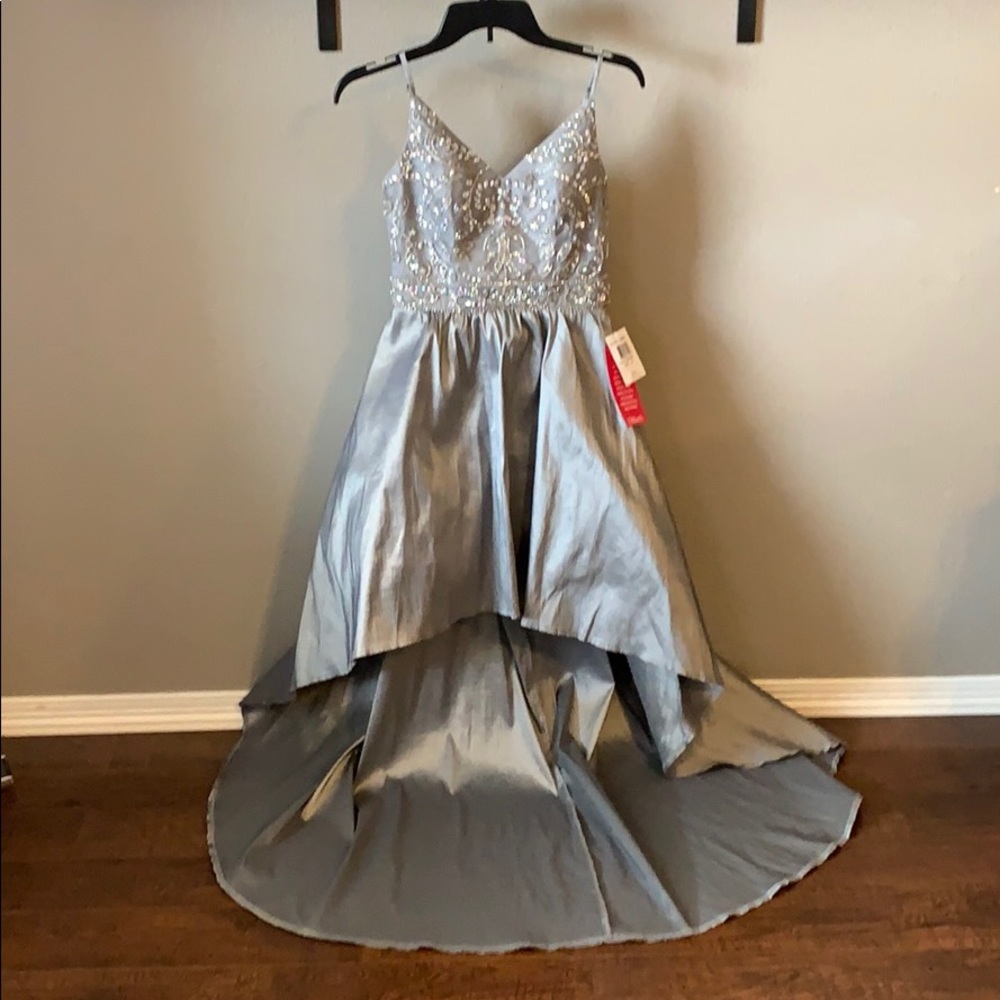 Beautiful silver/gray evening dress!
